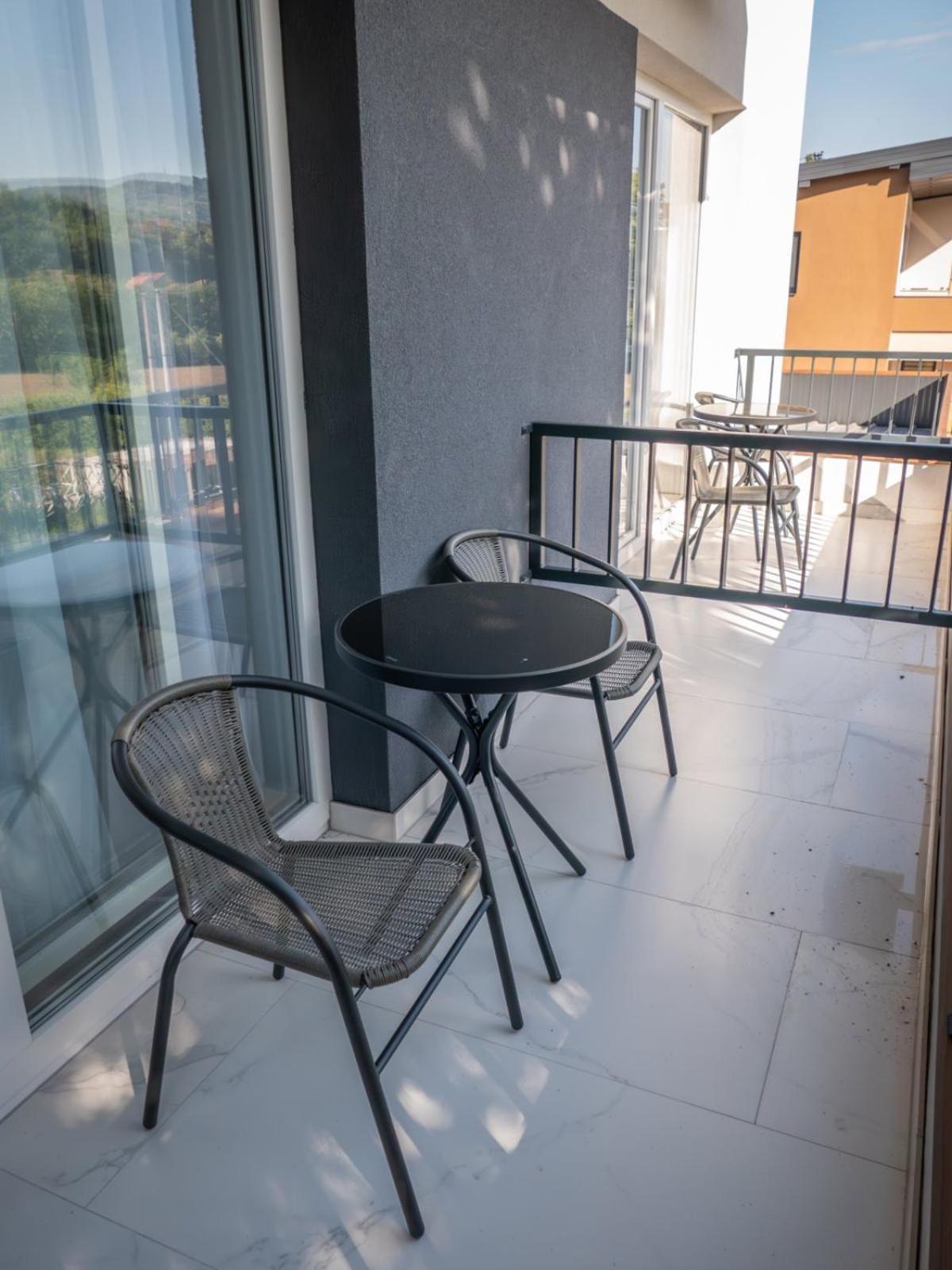 Sunny Corner Apartments Visoko Zewnętrze zdjęcie